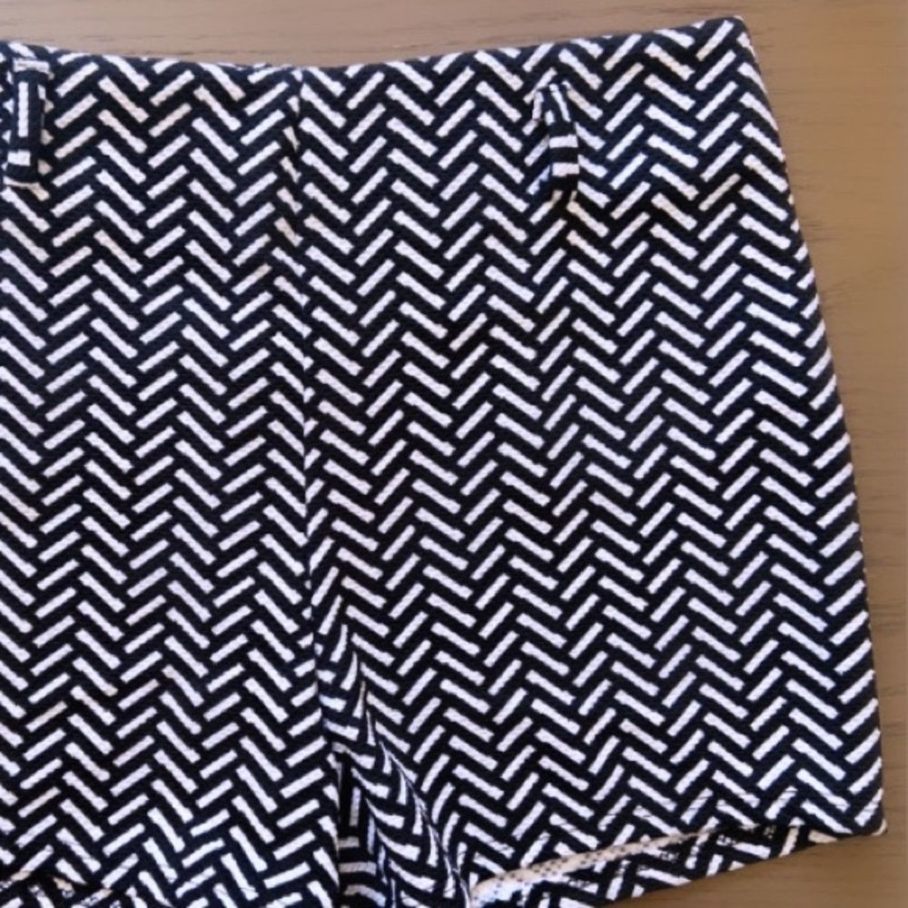 🖤Black & White Chevron Textured HighWaistShorts🖤 - Picture 3 of 4